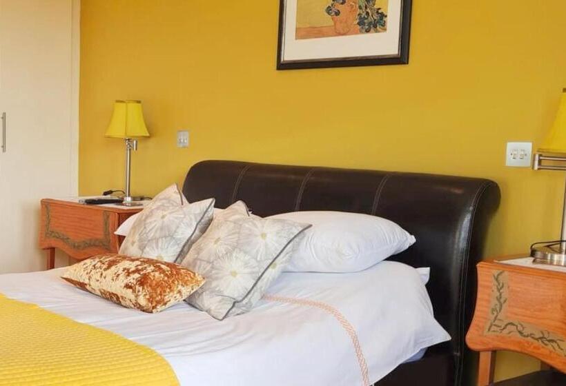 اتاق استاندارد با بالکن, Hazelwood Country House