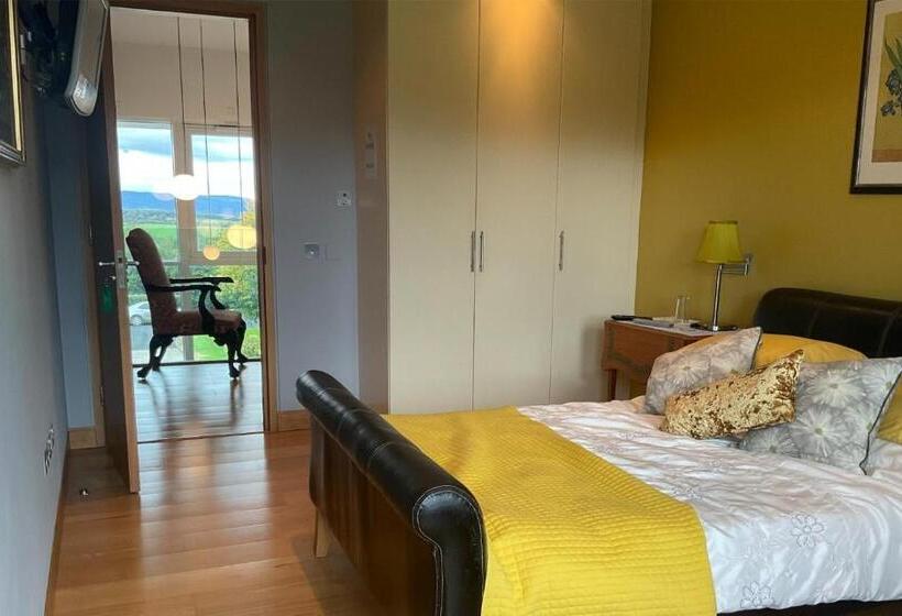 اتاق استاندارد با بالکن, Hazelwood Country House
