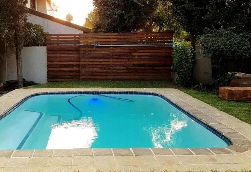اتاق اکونومی, Cottage Guesthouse