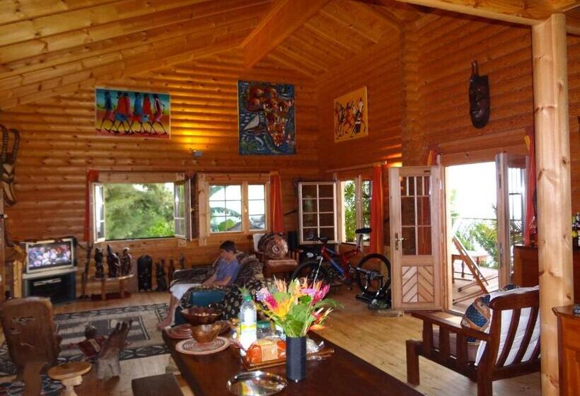 سوییت با چشم‌انداز باغ, Le Chalet La Fontaine Saint Leu