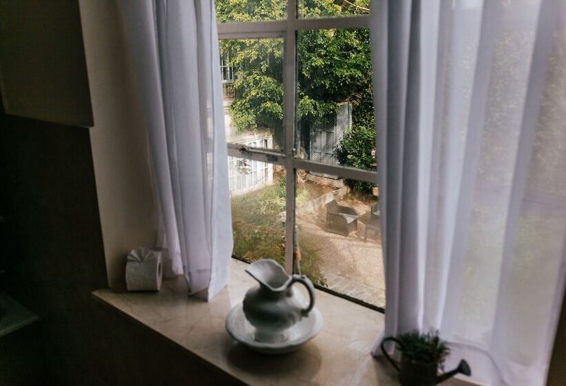 سوییت با چشم‌انداز باغ, Bens L Hôtel Palermo