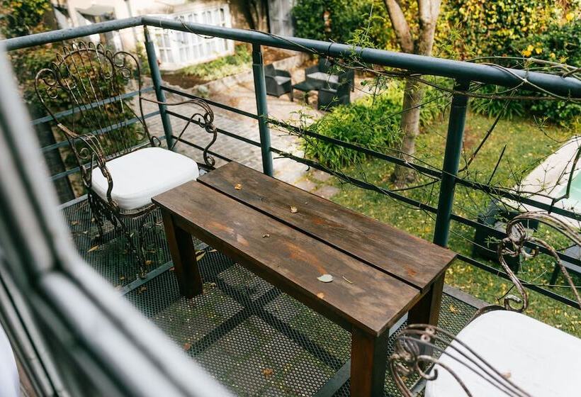 سوییت با چشم‌انداز باغ, Bens L Hôtel Palermo