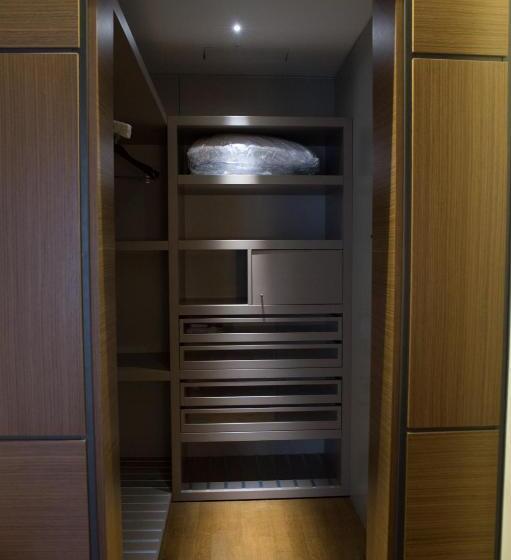 سوییت جونیور, Divina Luxury