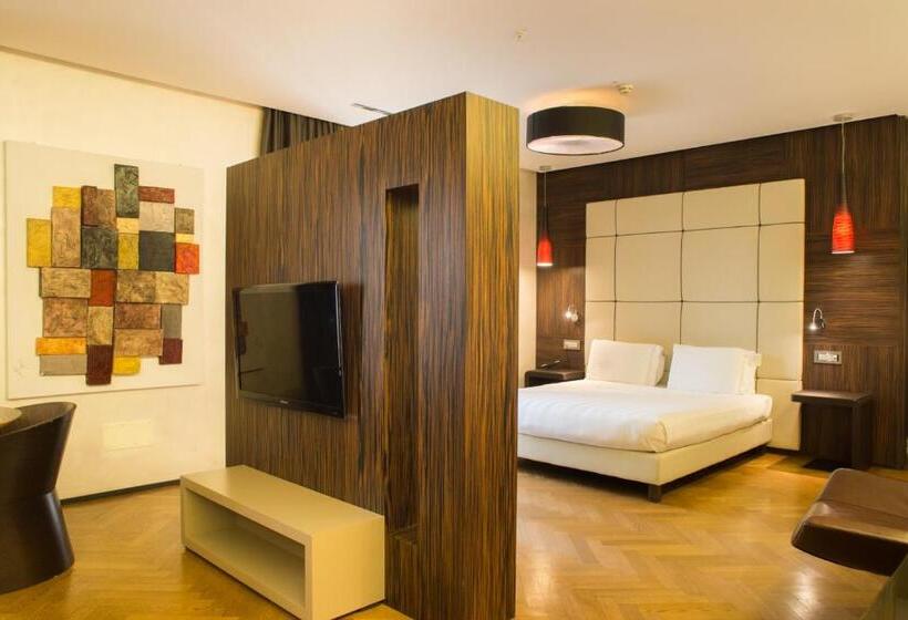 سوییت جونیور, Divina Luxury