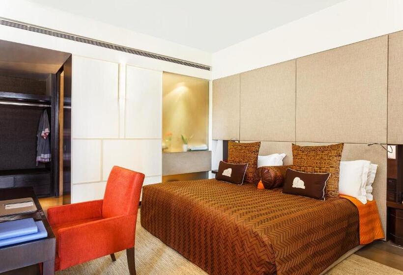 디럭스 스위트 킹 침대, The Lodhi – A Member Of The Leading Hotels Of The World