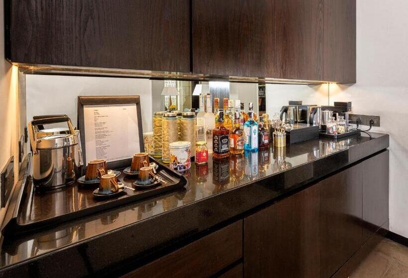 디럭스 스위트 킹 침대, The Lodhi – A Member Of The Leading Hotels Of The World