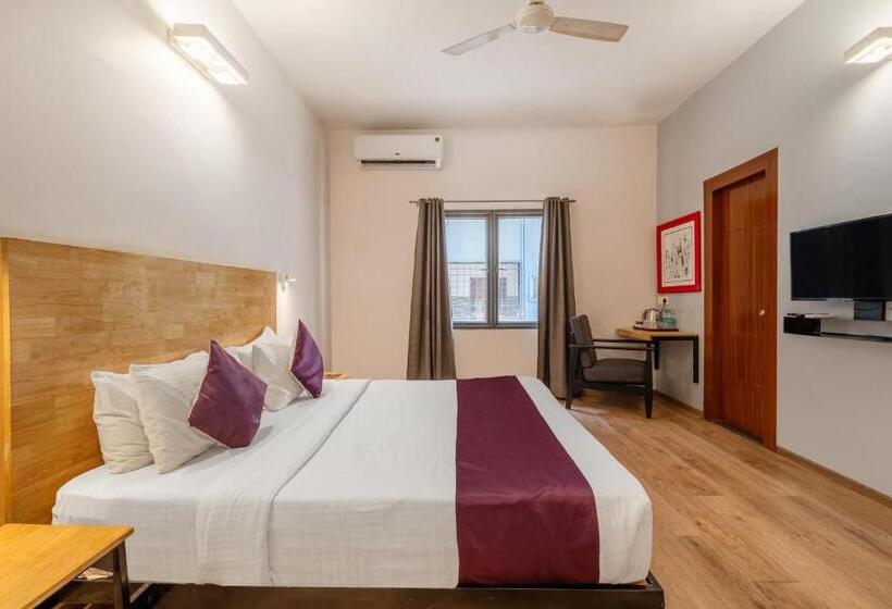 Quarto Deluxe, Monday Hotels Hitec City