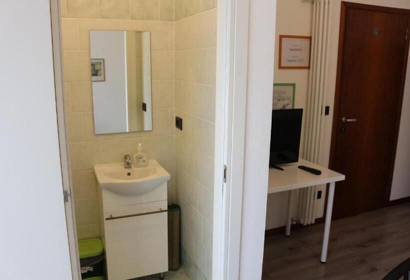 Номер Стандарт с Балконом, Easyroom Schio