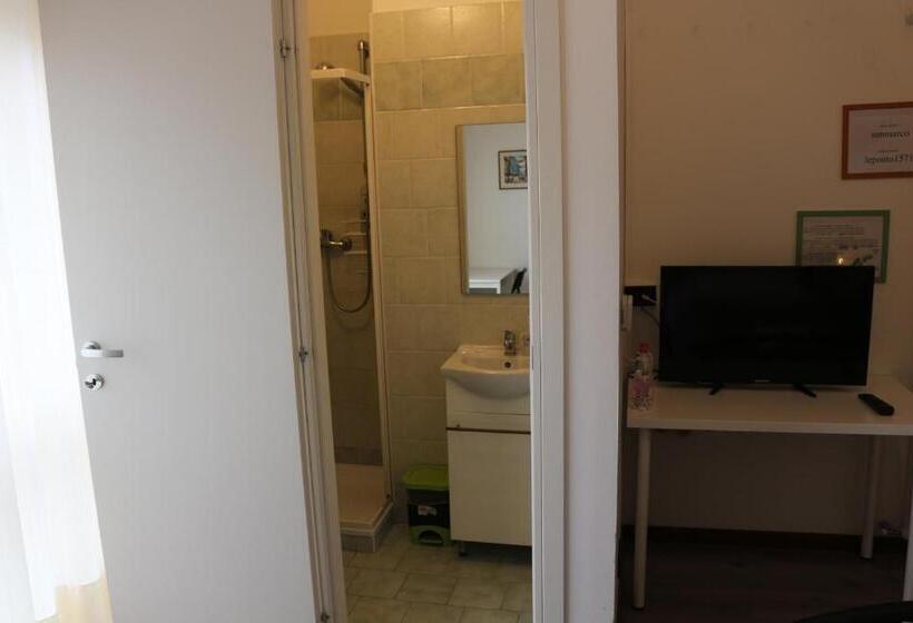 Номер Стандарт с Балконом, Easyroom Schio