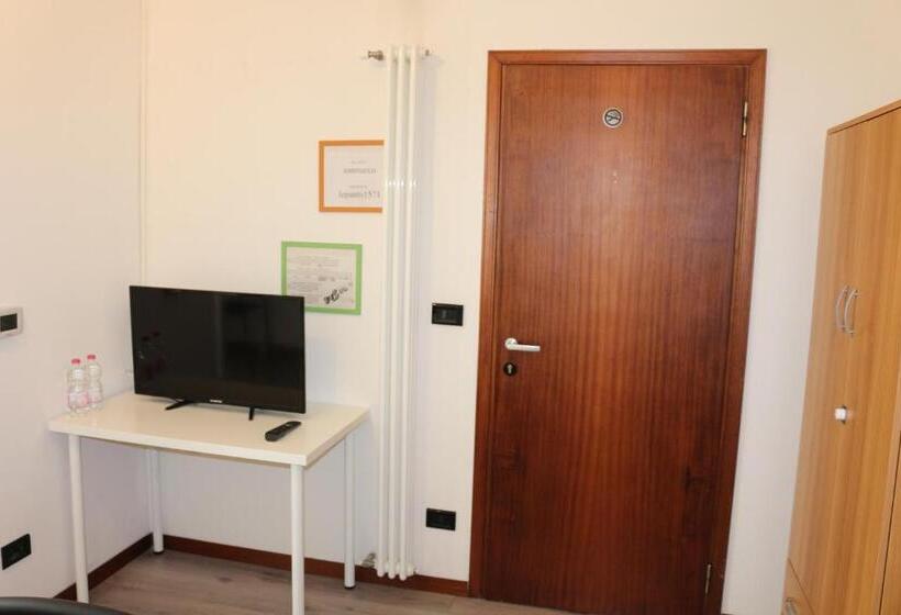 Номер Стандарт с Балконом, Easyroom Schio