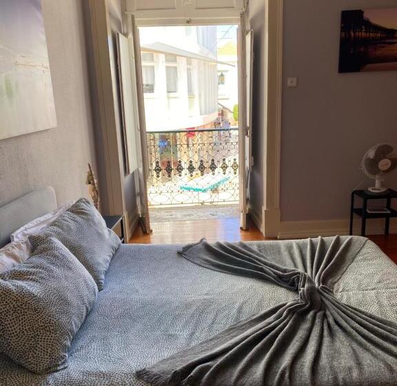 اتاق استاندارد سه نفره, Faroway Hostel