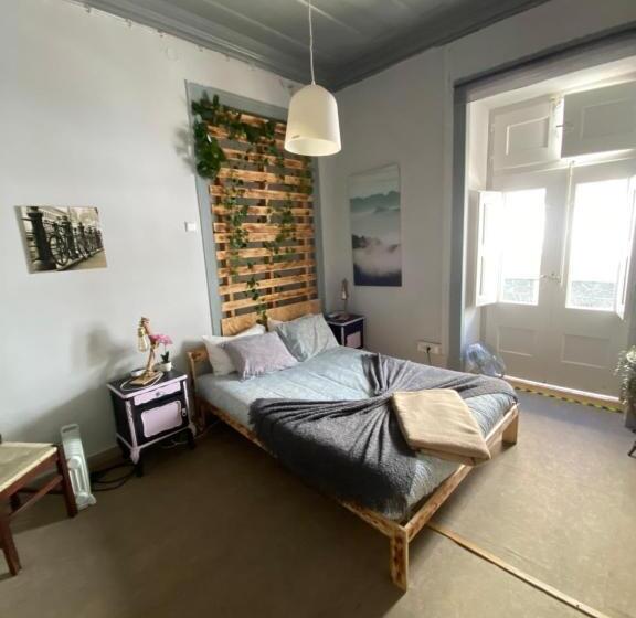 اتاق لوکس سه تخته, Faroway Hostel