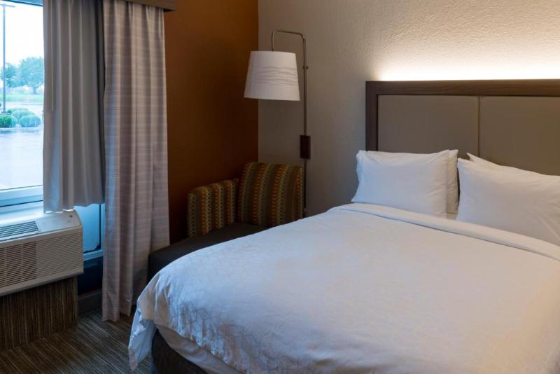 Номер Стандарт Кровать Кинг Адаптированный для Инвалидов, Holiday Inn Express Hotel & Suites Hillview By Ihg