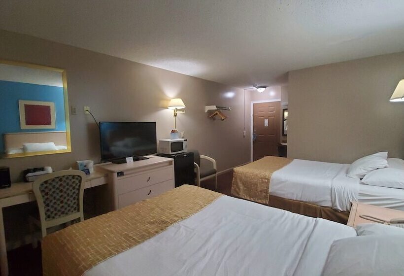 带2个双人床的标准工作室, Travelodge By Wyndham Hershey
