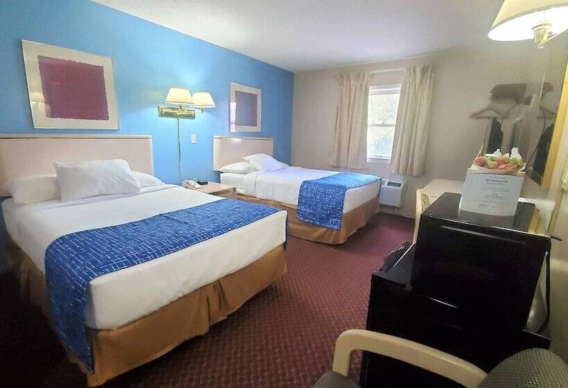 带2个双人床的标准工作室, Travelodge By Wyndham Hershey
