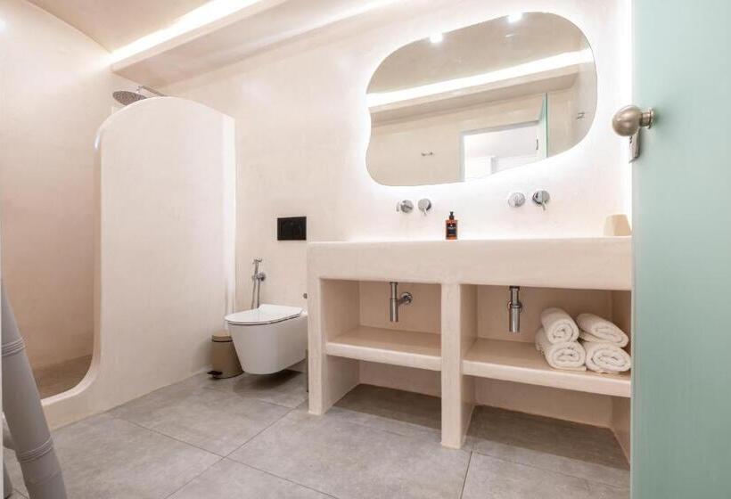 سوییت لوکس, Liana Beach Hotel & Spa