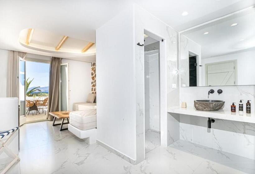 Deluxe Suite Sea View, Liana Beach Hotel & Spa