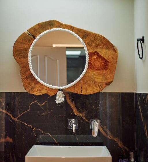 سوییت لوکس, Iniohos Zante Hotel & Suites