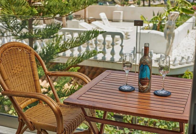 سوییت جونیور با چشم‌انداز استخر, Iniohos Zante Hotel & Suites