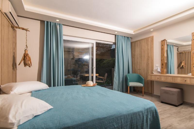 سوییت جونیور با چشم‌انداز استخر, Iniohos Zante Hotel & Suites