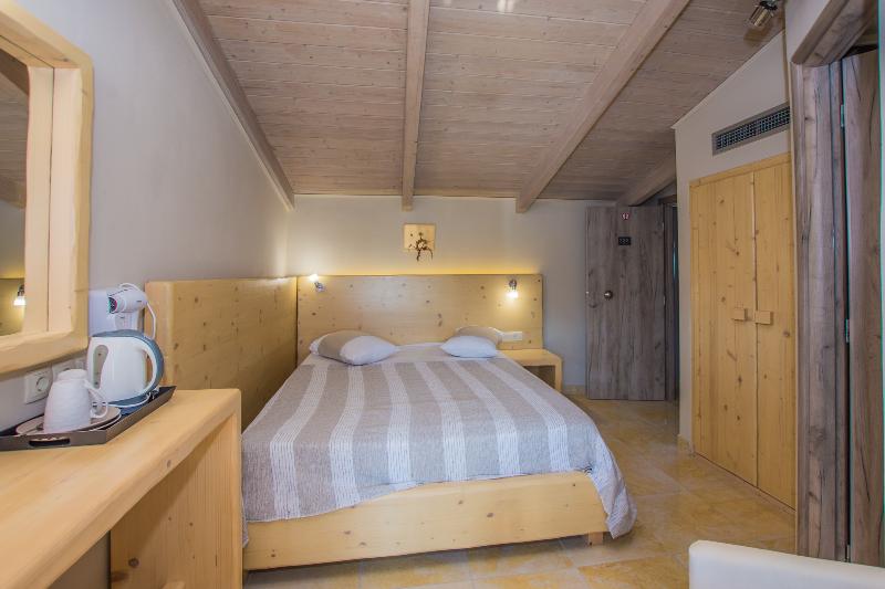 اتاق لوکس, Iniohos Zante Hotel & Suites