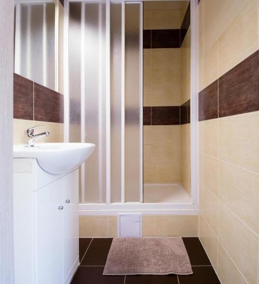تختخواب در اتاق مشترک, Plus Prague