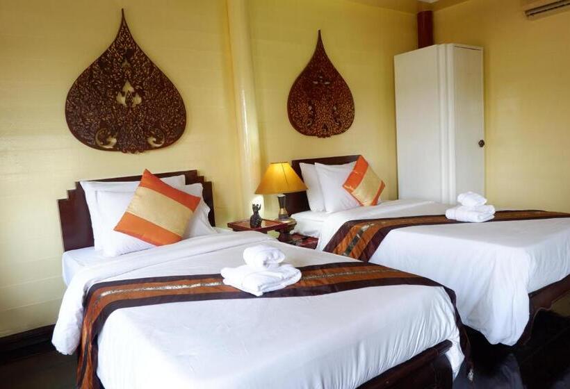 Deluxe room with river view, Ayutthaya Garden River Home
