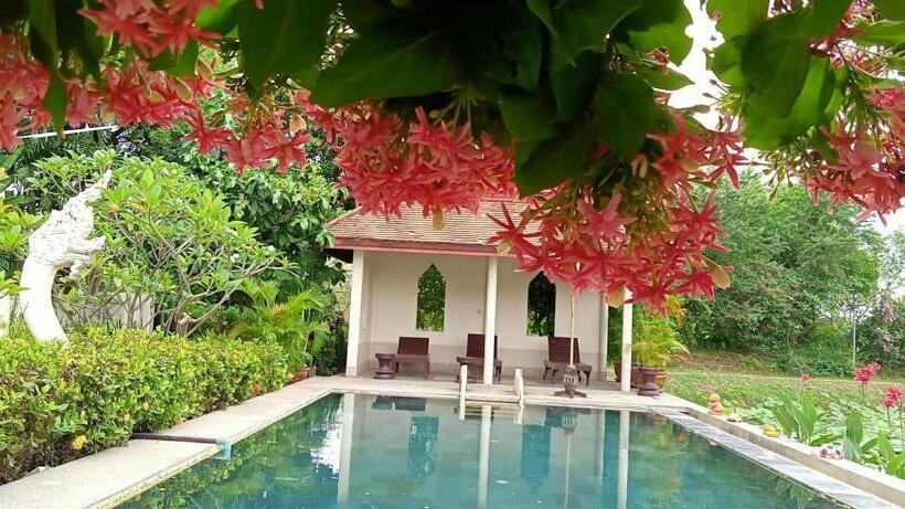 Deluxe room with river view, Ayutthaya Garden River Home