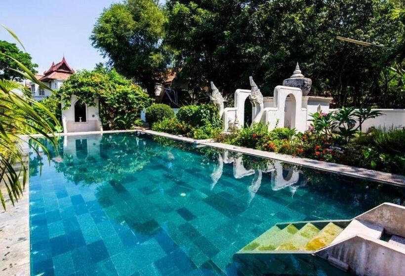 Deluxe room with river view, Ayutthaya Garden River Home
