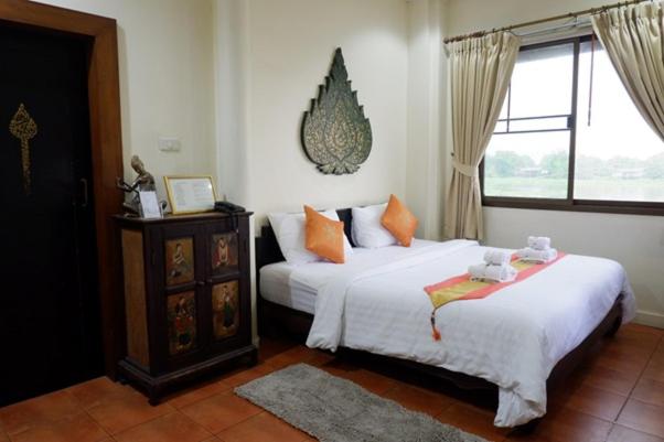 Deluxe room with river view, Ayutthaya Garden River Home