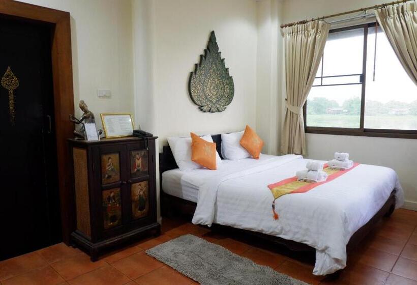 Deluxe room with river view, Ayutthaya Garden River Home