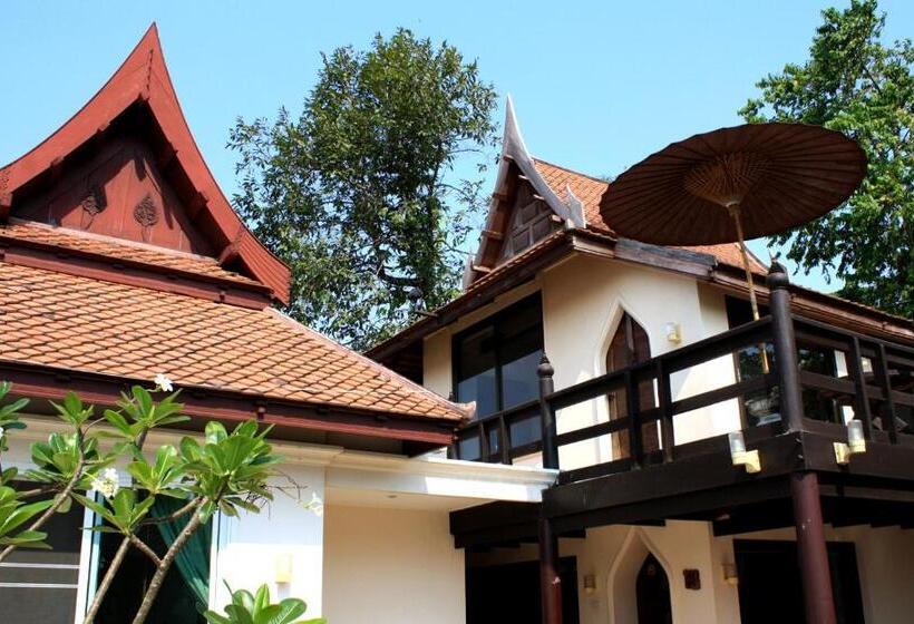 Deluxe room with river view, Ayutthaya Garden River Home