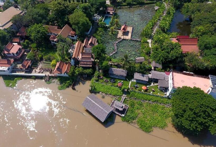Deluxe room with river view, Ayutthaya Garden River Home