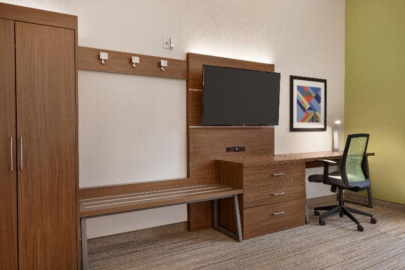 Номер Стандарт Кровать Кинг Адаптированный для Инвалидов, Holiday Inn Express Hotel & Suites Opelika Auburn, An Ihg
