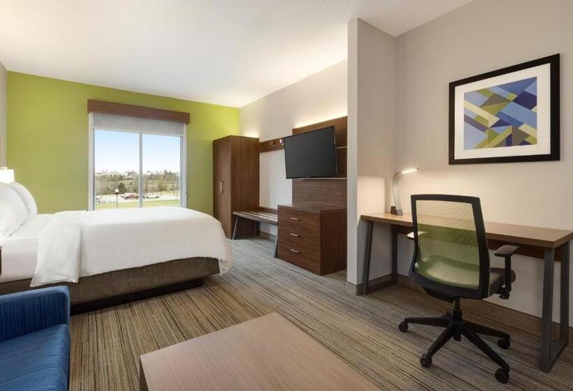 מיטת קינג בסוויטה, Holiday Inn Express Hotel & Suites Opelika Auburn, An Ihg