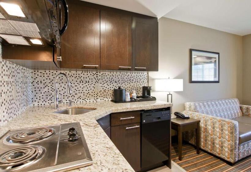 Люкс Deluxe Кровать Кинг, Best Western Plus Woodstock Inn & Suites