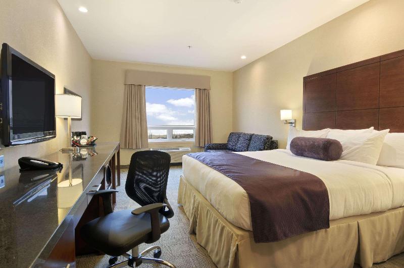 Люкс Кровать Кинг, Days Inn By Wyndham Regina Airport West