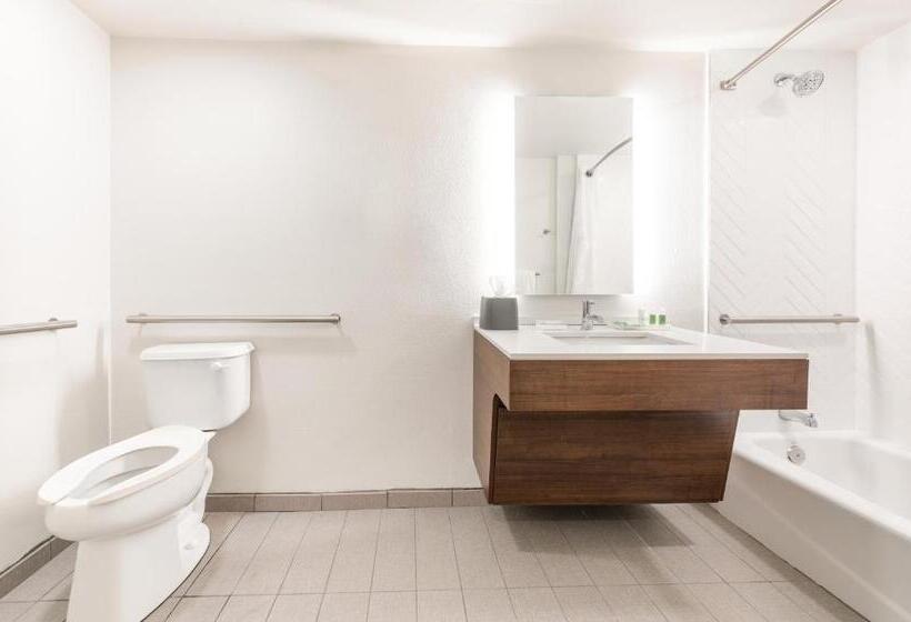 Номер Стандарт Адаптированный для Инвалидов, Holiday Inn Hotel & Suites   Orange Park   Wells Rd