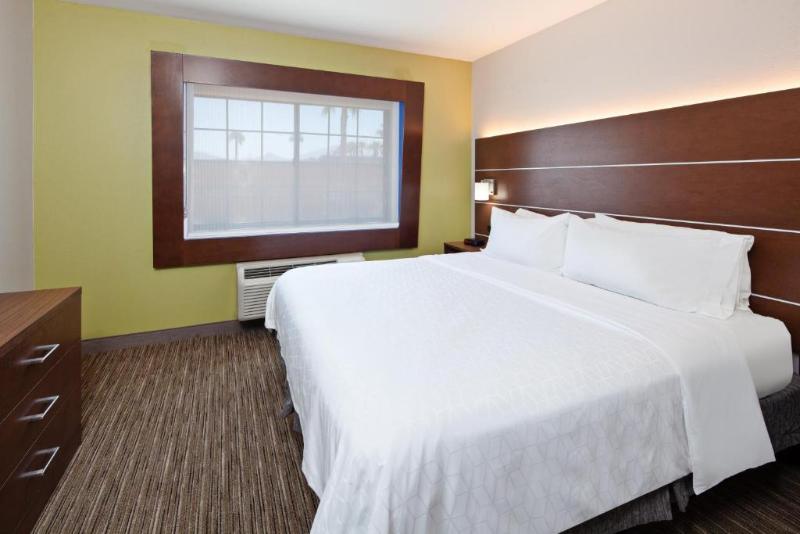 Стандартный Номер Кровать Кинг, Holiday Inn Express Hotel & Suites El Dorado, An Ihg