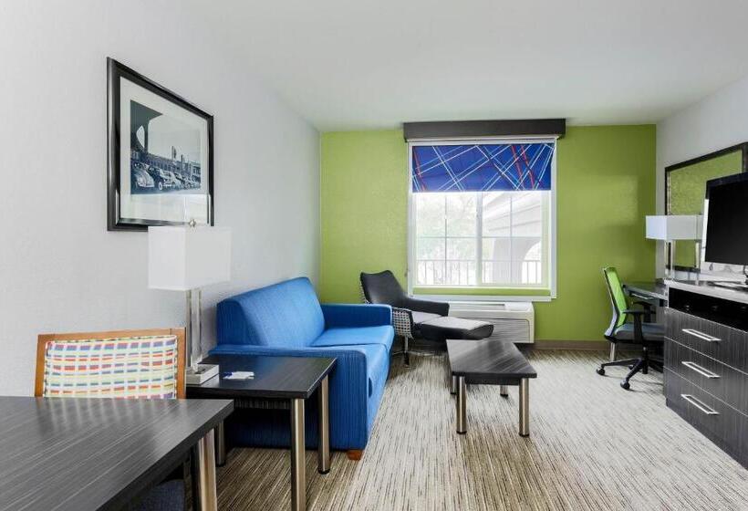 디럭스 스위트 킹 침대, Holiday Inn Express Lancaster, An Ihg