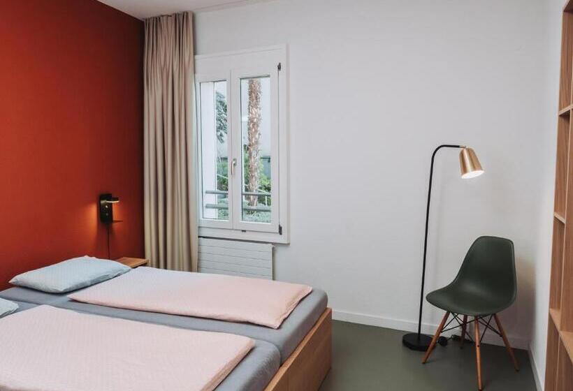 اتاق استاندارد با سرویس بهداشتی مشترک, Montreux Youth Hostel