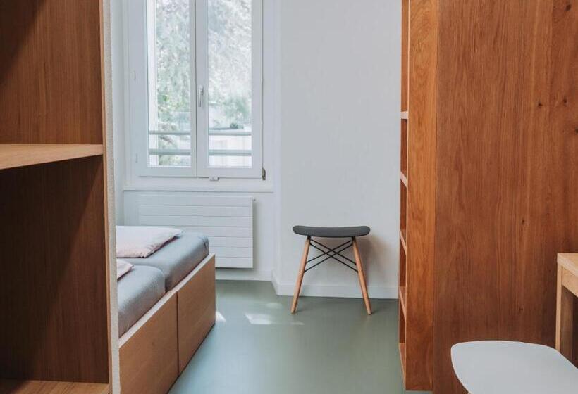 اتاق استاندارد با سرویس بهداشتی مشترک, Montreux Youth Hostel
