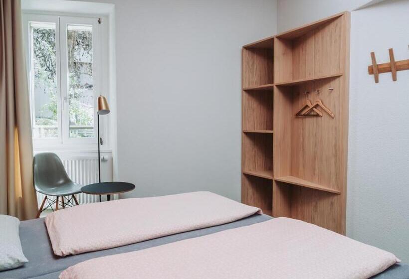 اتاق استاندارد با سرویس بهداشتی مشترک, Montreux Youth Hostel