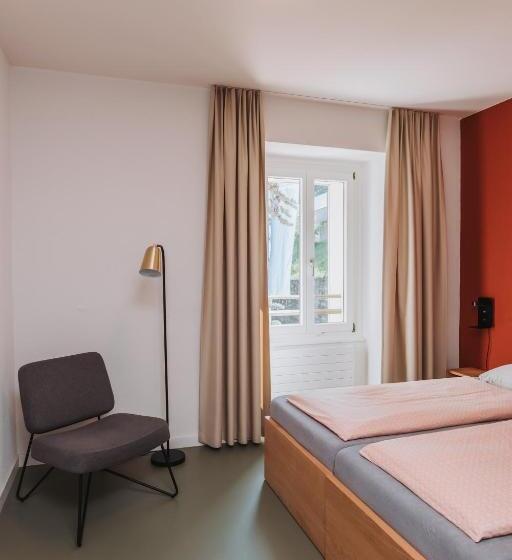 اتاق استاندارد با سرویس بهداشتی مشترک, Montreux Youth Hostel