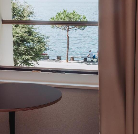 اتاق استاندارد چهارنفره با سرویس بهداشتی مشترک, Montreux Youth Hostel