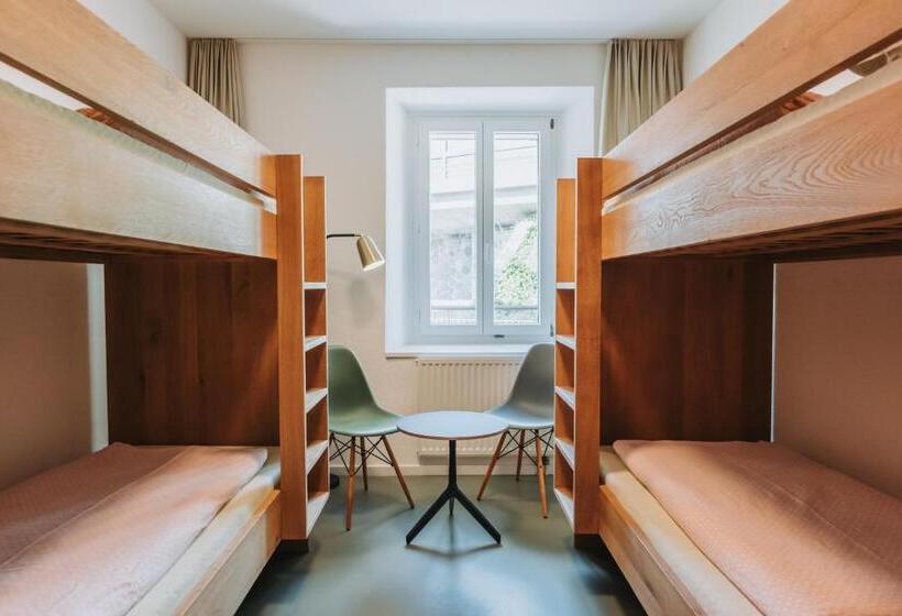 اتاق استاندارد چهارنفره با سرویس بهداشتی مشترک, Montreux Youth Hostel