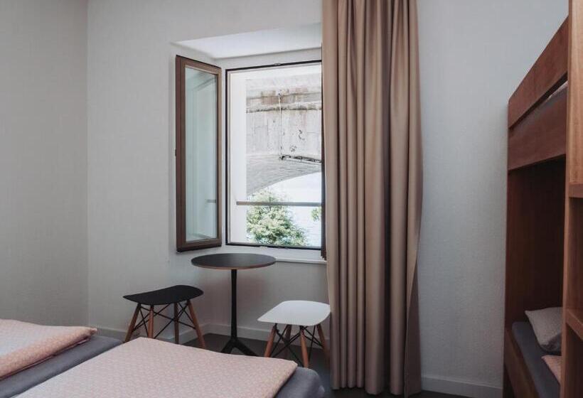 اتاق استاندارد چهارنفره با سرویس بهداشتی مشترک, Montreux Youth Hostel