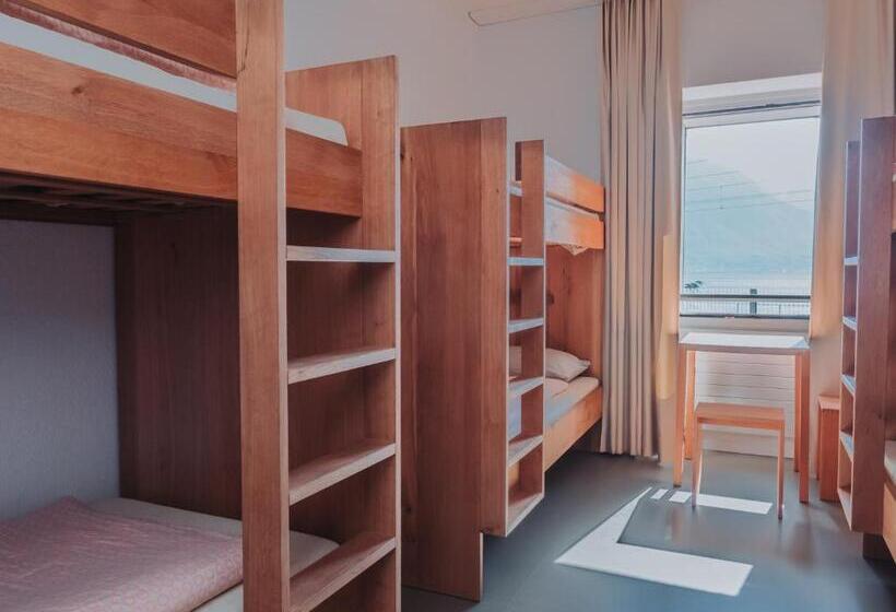 تختخواب در اتاق مشترک, Montreux Youth Hostel