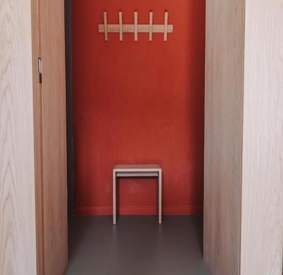 تختخواب در اتاق مشترک, Montreux Youth Hostel