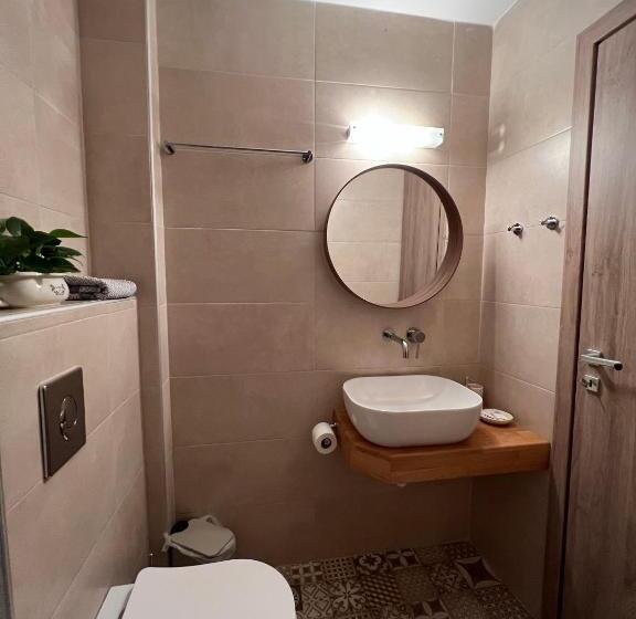 اتاق استاندارد با بالکن, Asprolithos Studios